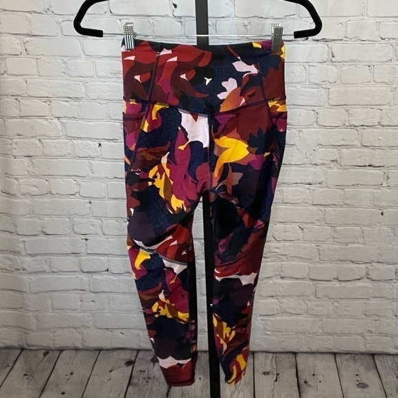 Old Navy Active Elevate Floral Leggings Size Small - Picture 2 of 4